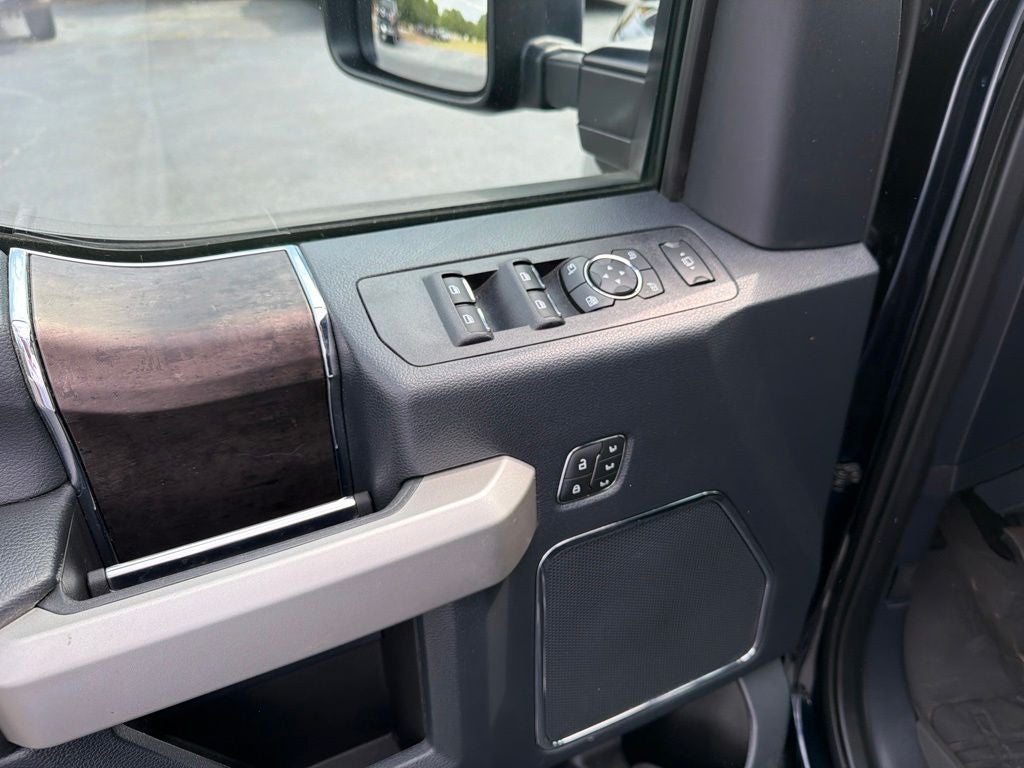 2022 Ford F-350SD Lariat